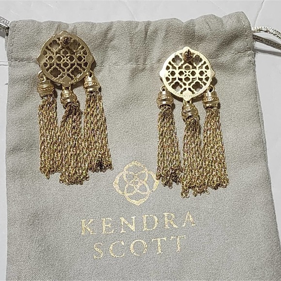 KENDRA SCOTT Adams Gold statement Earrings in White Pearl - Picture 8 of 8